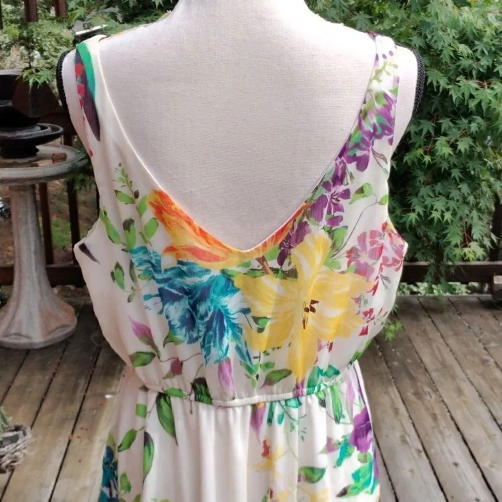 Old Navy Spring and Summer Dress - Picture 6 of 12